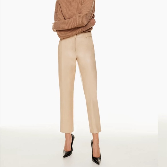 Aritzia Pants - Babaton
Command Cropped Pant